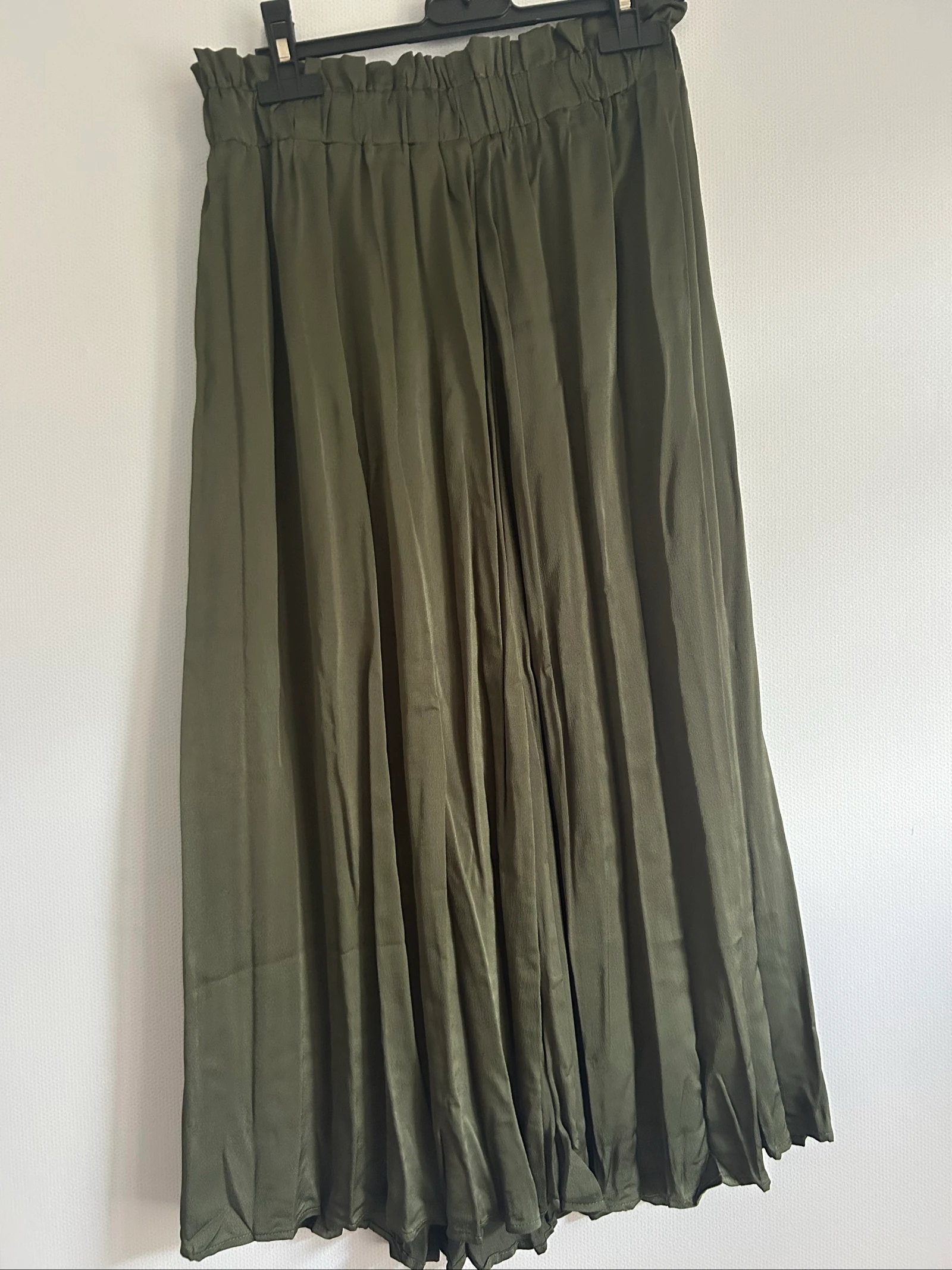 Falda larga plisada color caqui Betty Barclay (36/38) – photo 2